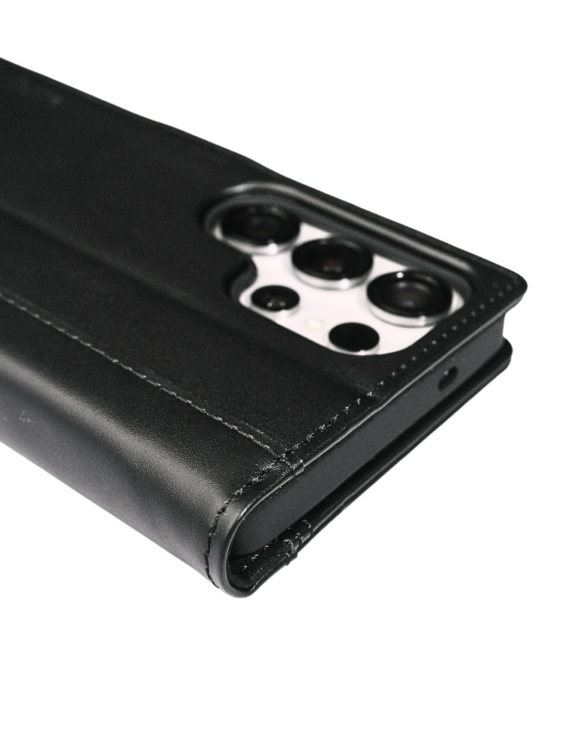 a very close up shot of the cameras cutout of the full grain leather galaxy s25 ultra case
